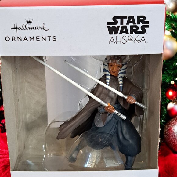 Star Wars: Ahsoka Tano Hallmark Ornament - Picture 2 of 7